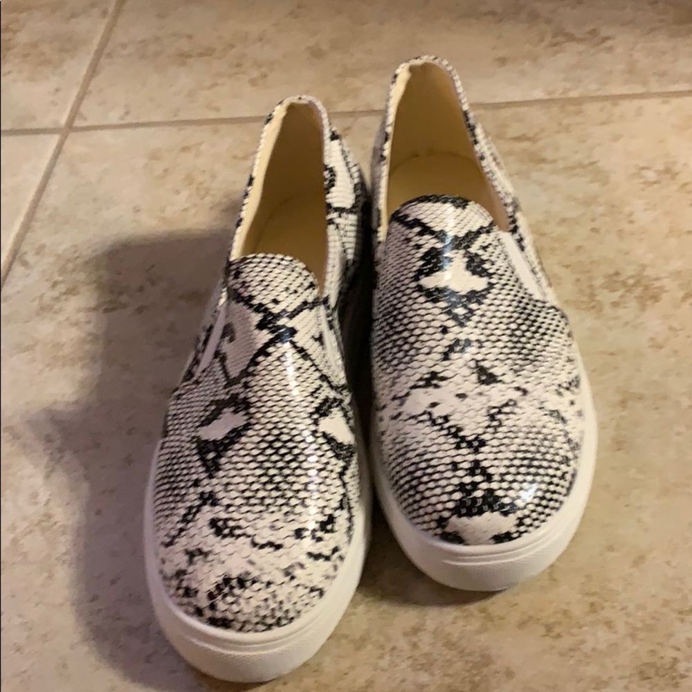 Women’s slip ons size 7